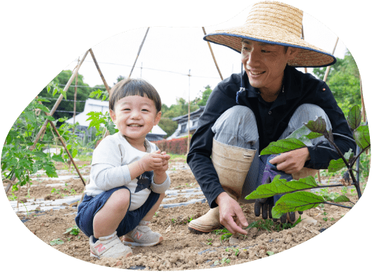 体験に参加した子どもと農家の男性